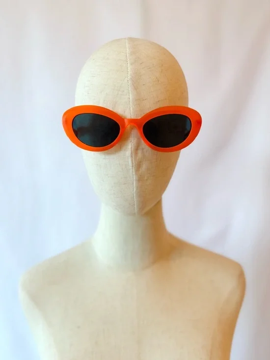 Retro Orange Oval Sunglasses – Statement Frame - Picture 3 of 4